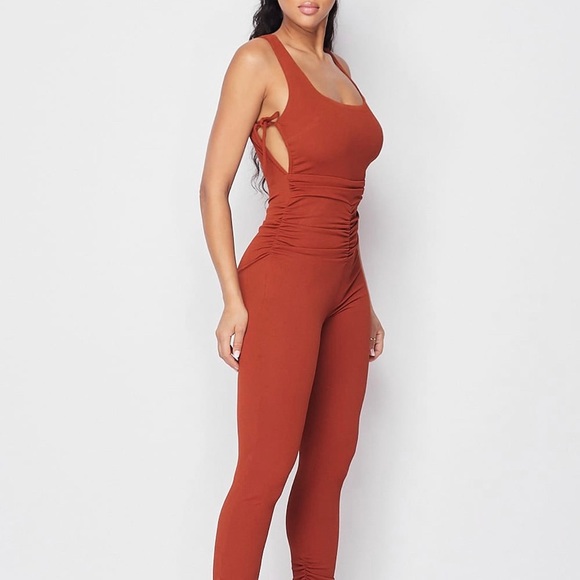 ۵ -RUCHED DETAIL SIDE CUTOUT  BODYCON JUMPSUIT🗝 - Picture 2 of 5